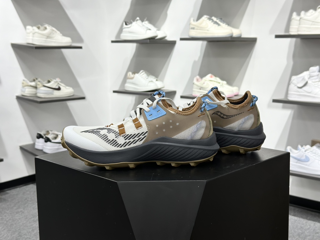 200 SAUCONY索康尼 ENDORPHIN RIFT系列 低帮缓震跑步鞋 S20856-20