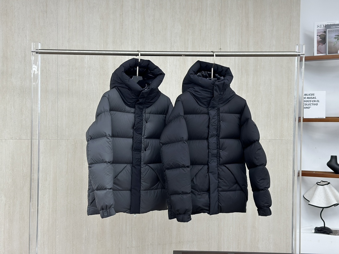 𝗠𝗼𝗻𝗰𝗹𝗲𝗿 𝗠𝗮𝗱𝗲𝗶𝗿𝗮/盟可睐 黑武士连帽羽绒服作为一个时尚的羽绒服，Moncl总是能在设计中发