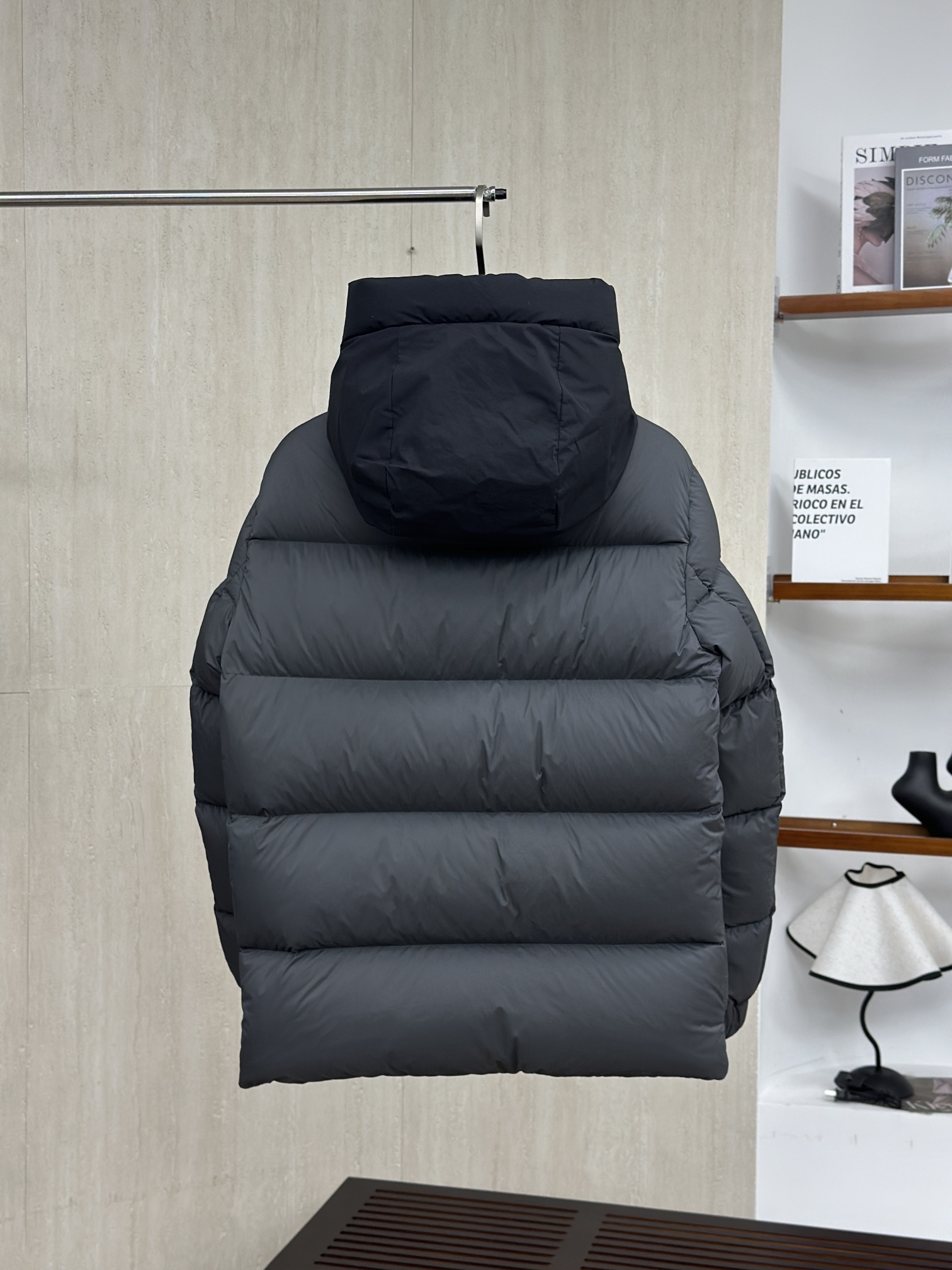 𝗠𝗼𝗻𝗰𝗹𝗲𝗿 𝗠𝗮𝗱𝗲𝗶𝗿𝗮/盟可睐 黑武士连帽羽绒服 【灰色】