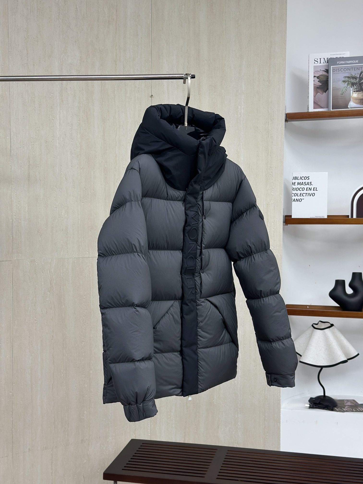 𝗠𝗼𝗻𝗰𝗹𝗲𝗿 𝗠𝗮𝗱𝗲𝗶𝗿𝗮/盟可睐 黑武士连帽羽绒服 【灰色】