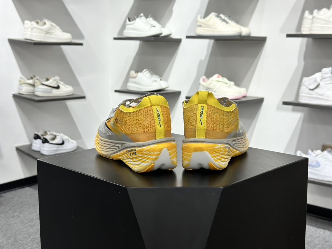 200 Brooks 布鲁克斯 Hyperion Elite 4 PB 超弹轻盈跑步鞋 100053 1D 135