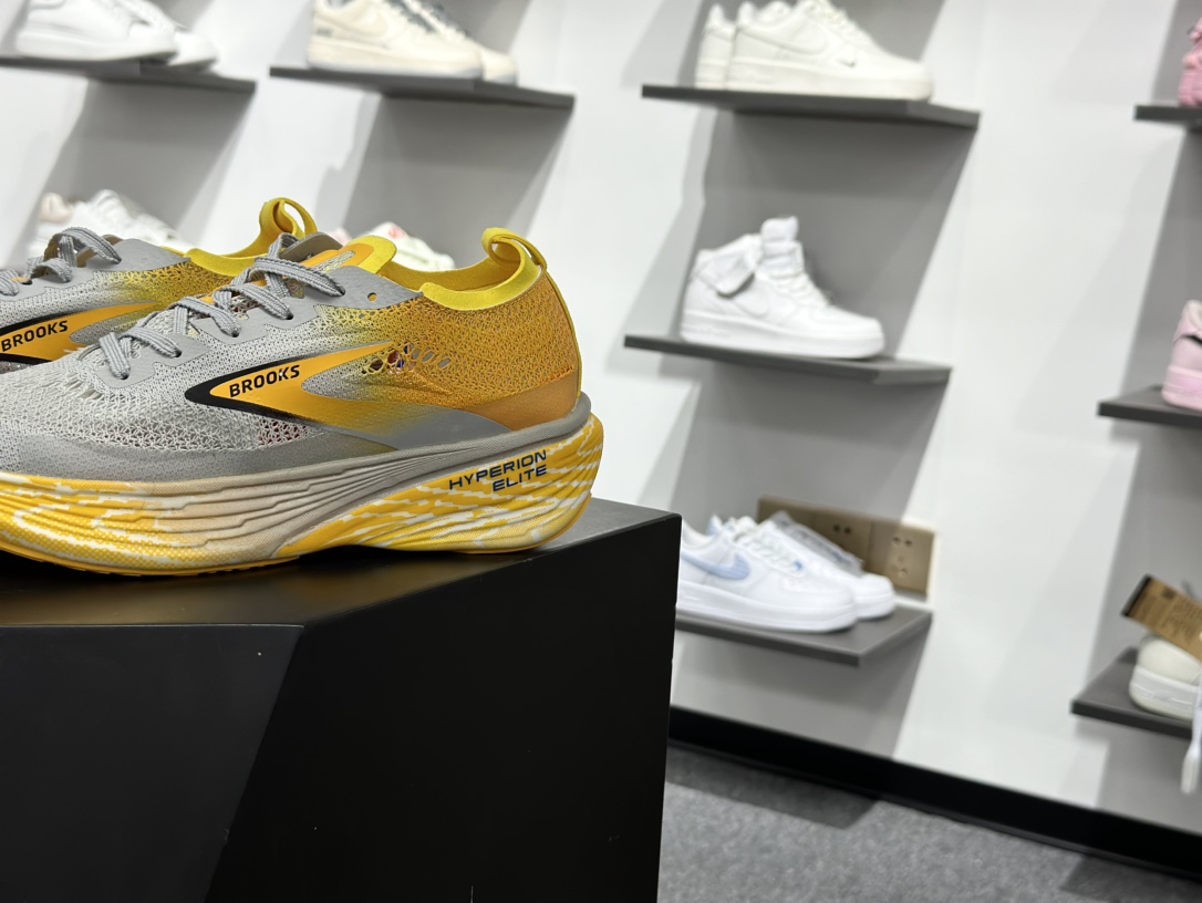 200 Brooks 布鲁克斯 Hyperion Elite 4 PB 超弹轻盈跑步鞋 100053 1D 135