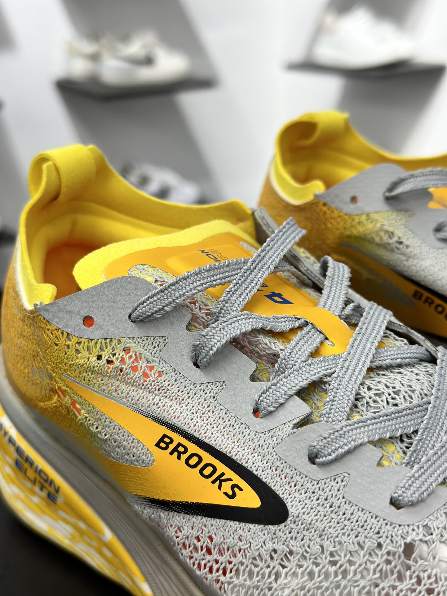 200 Brooks 布鲁克斯 Hyperion Elite 4 PB 超弹轻盈跑步鞋 100053 1D 135