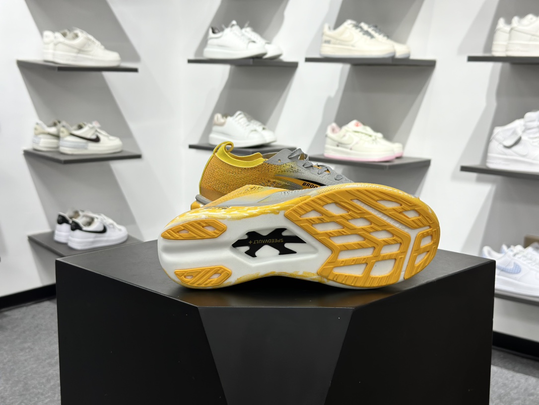 200 Brooks 布鲁克斯 Hyperion Elite 4 PB 超弹轻盈跑步鞋 100053 1D 135