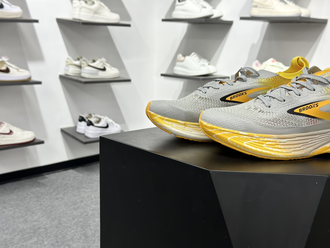 200 Brooks 布鲁克斯 Hyperion Elite 4 PB 超弹轻盈跑步鞋 100053 1D 135