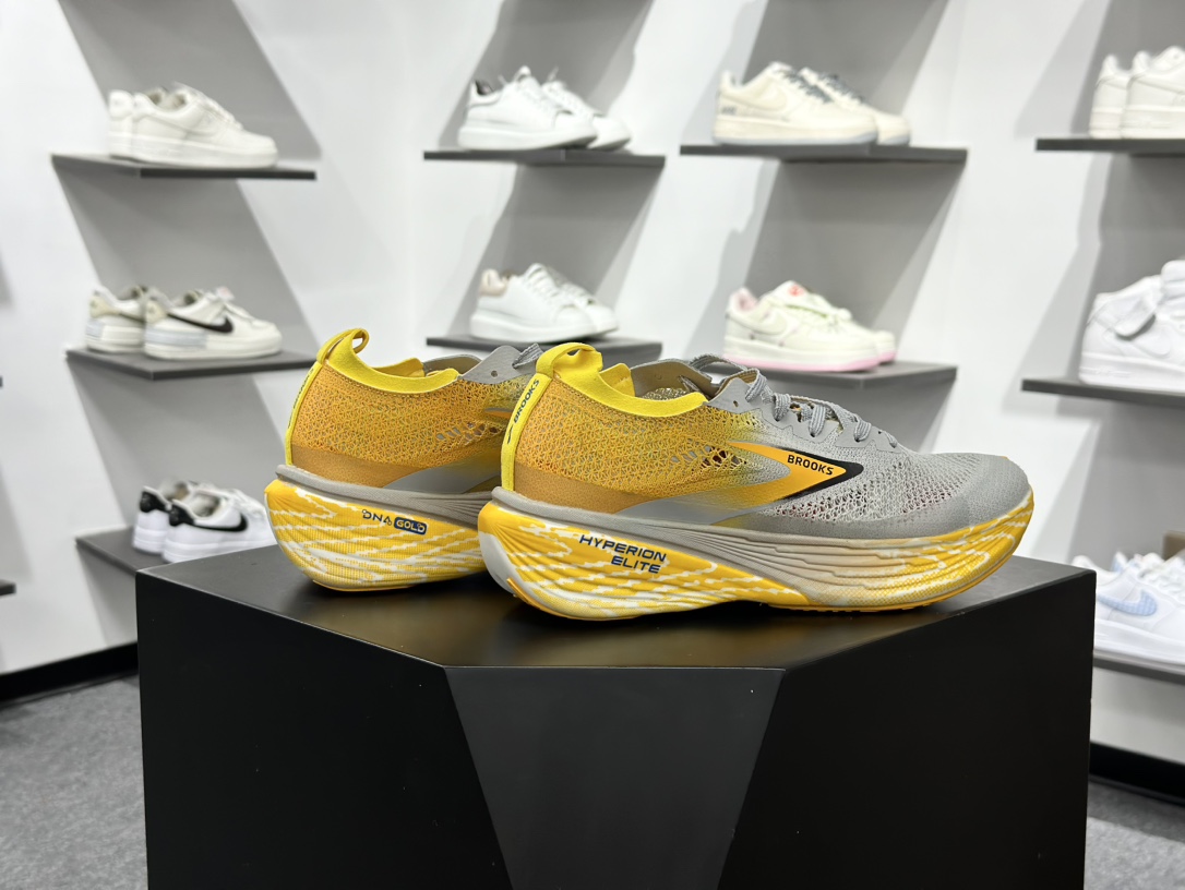 200 Brooks 布鲁克斯 Hyperion Elite 4 PB 超弹轻盈跑步鞋 100053 1D 135