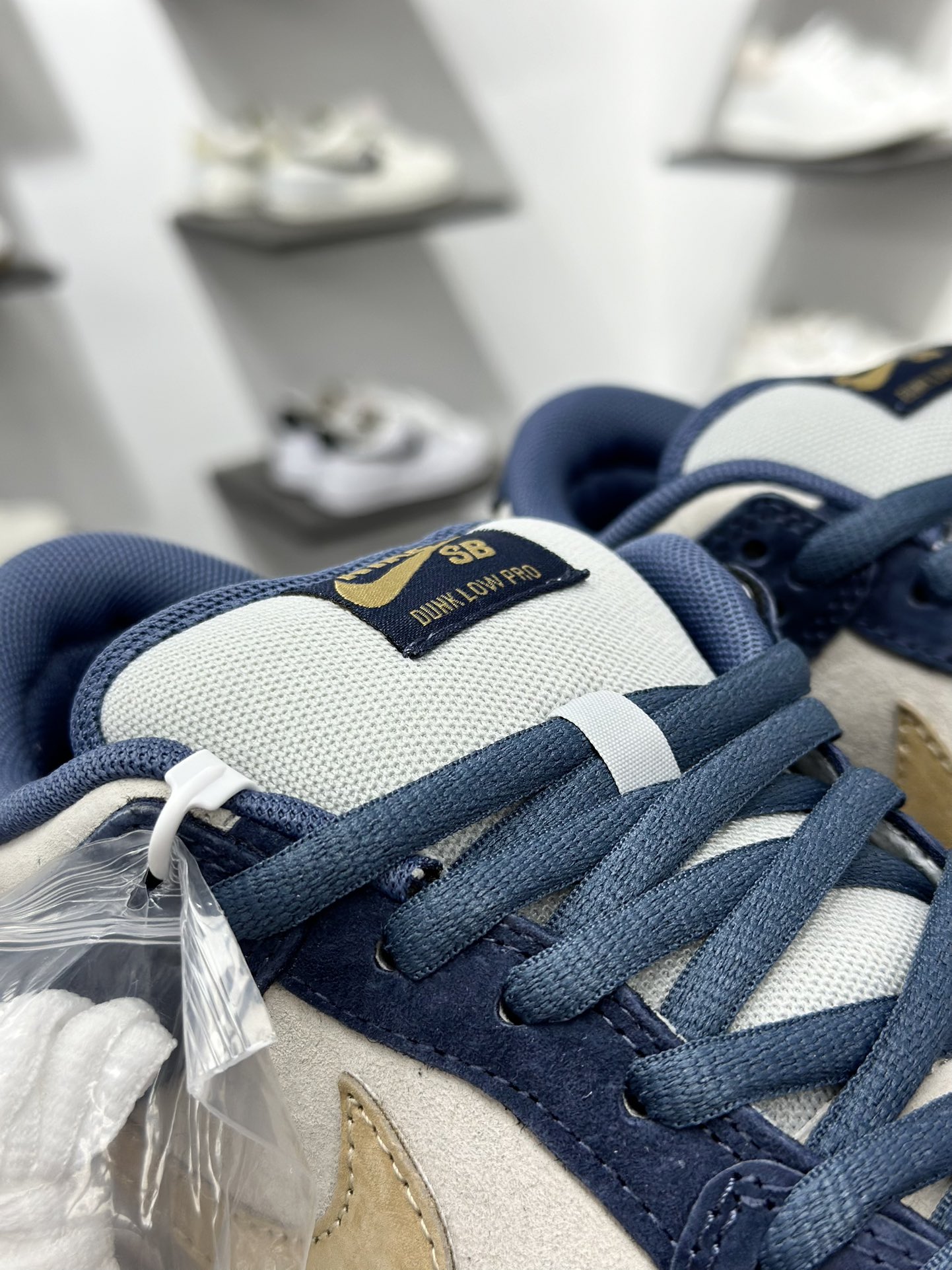 Nike Dunk SB “Polar Fog” 绒面革 蓝白 HF3063-002-莆田鞋,莆田鞋货源,高仿鞋,高仿鞋货源,安福档口,莆田高仿鞋,莆田鞋批发,高仿鞋批发,莆田高仿运动鞋,高仿运动鞋,莆田运动鞋 Nike Dunk SB “Polar Fog” 绒面革 蓝白 HF3063-002