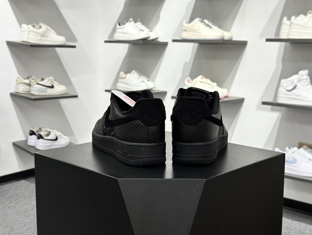 200 Nike Air Force 1 Low HQ1977-001