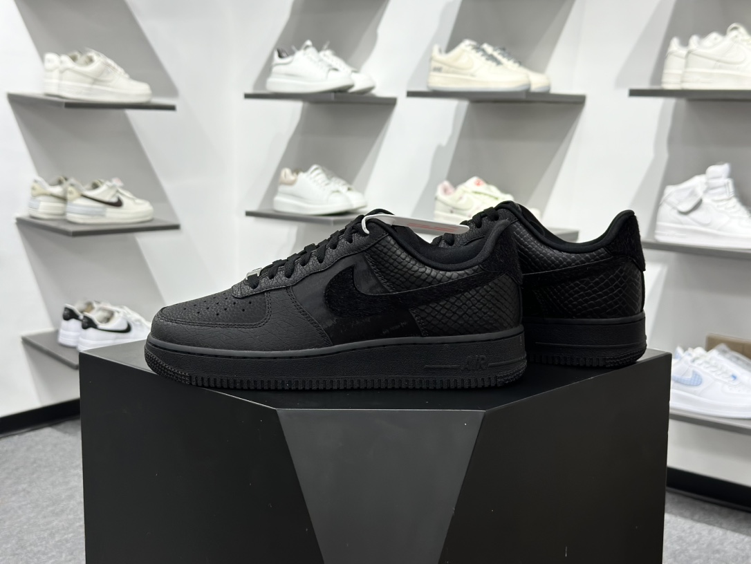 200 Nike Air Force 1 Low HQ1977-001