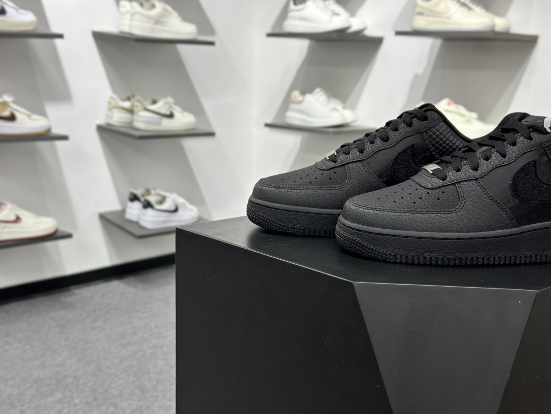 200 Nike Air Force 1 Low HQ1977-001