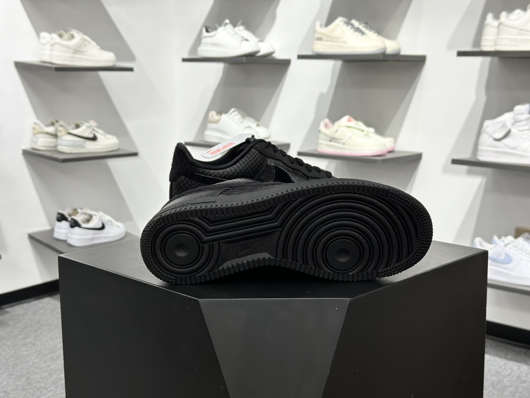 200 Nike Air Force 1 Low HQ1977-001