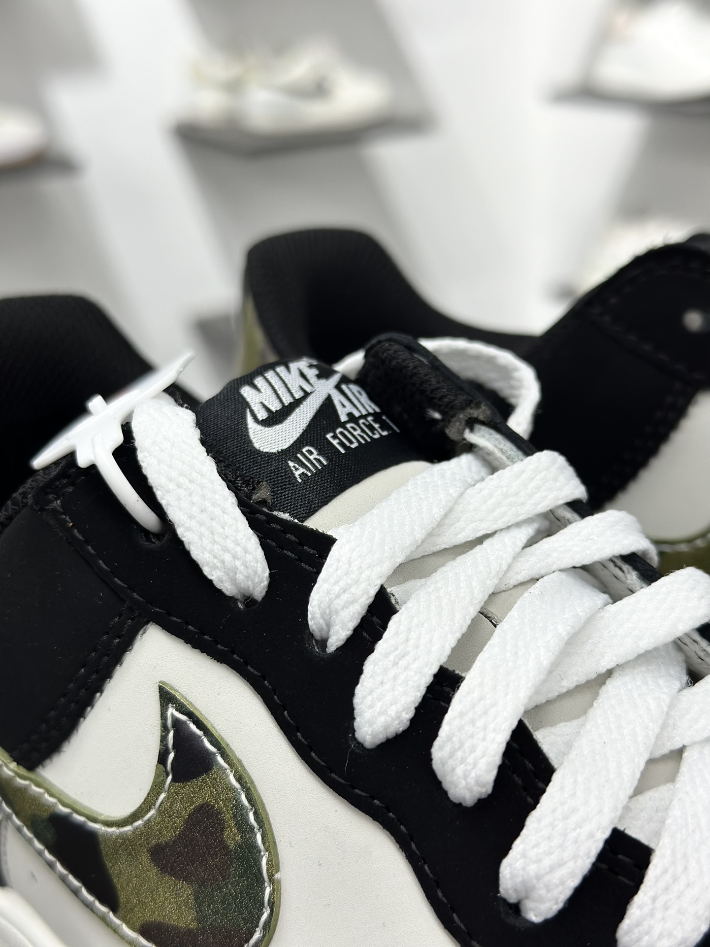 180 Nike AIR FORCE 1 LOW RETRO HQ1967-100