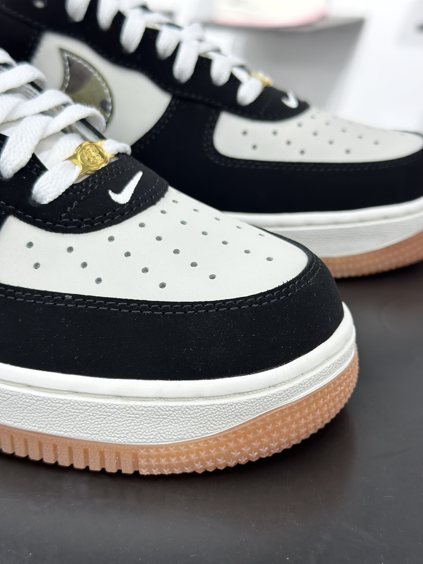 180 Nike AIR FORCE 1 LOW RETRO HQ1967-100