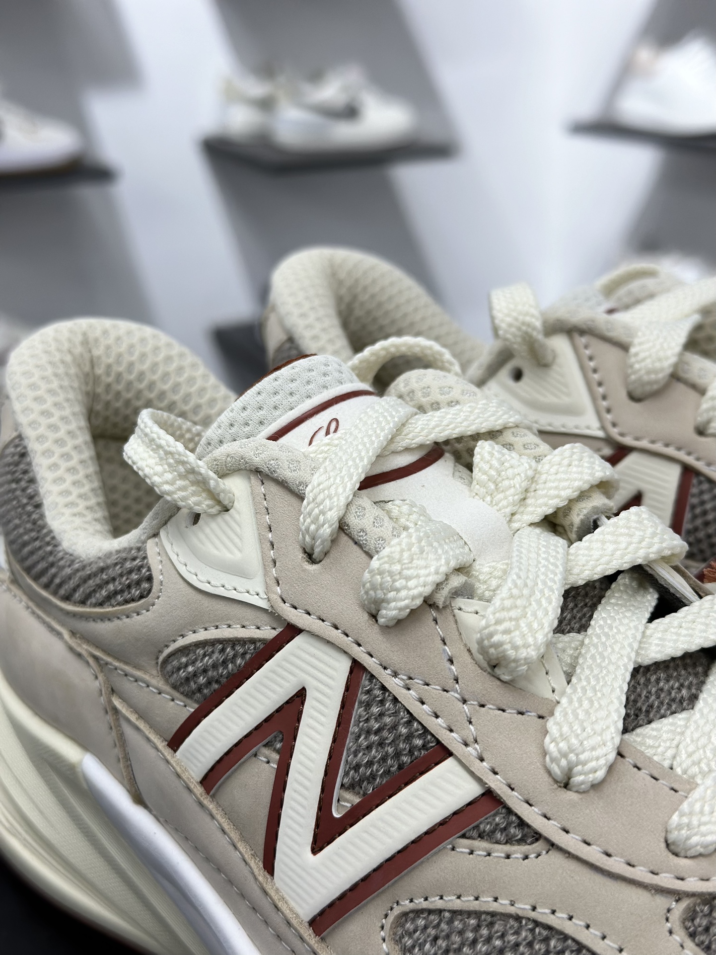 Loro Piana x New Balance 990系列 新百伦NB990V6 第六代总统复古慢跑鞋 联名灰酒红 U990LO6 Loro Piana x New Balance 990系列 新百伦NB990V6 第六代总统复古慢跑鞋 联名灰酒红 U990LO6