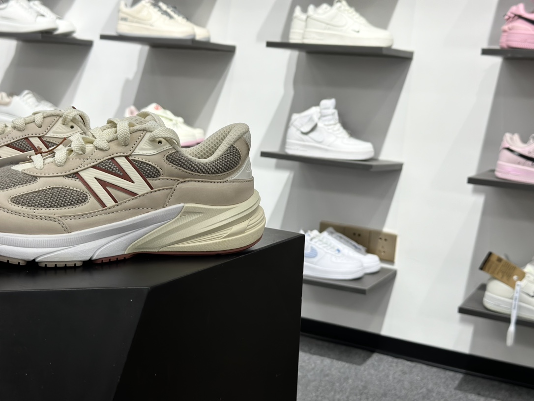 Loro Piana x New Balance 990系列 新百伦NB990V6 第六代总统复古慢跑鞋 联名灰酒红 U990LO6 Loro Piana x New Balance 990系列 新百伦NB990V6 第六代总统复古慢跑鞋 联名灰酒红 U990LO6