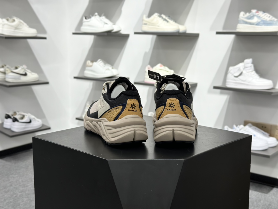 300 凯乐石KAILAS 运动户外防滑耐磨登山 徒步鞋 男款 墨黑 KS243