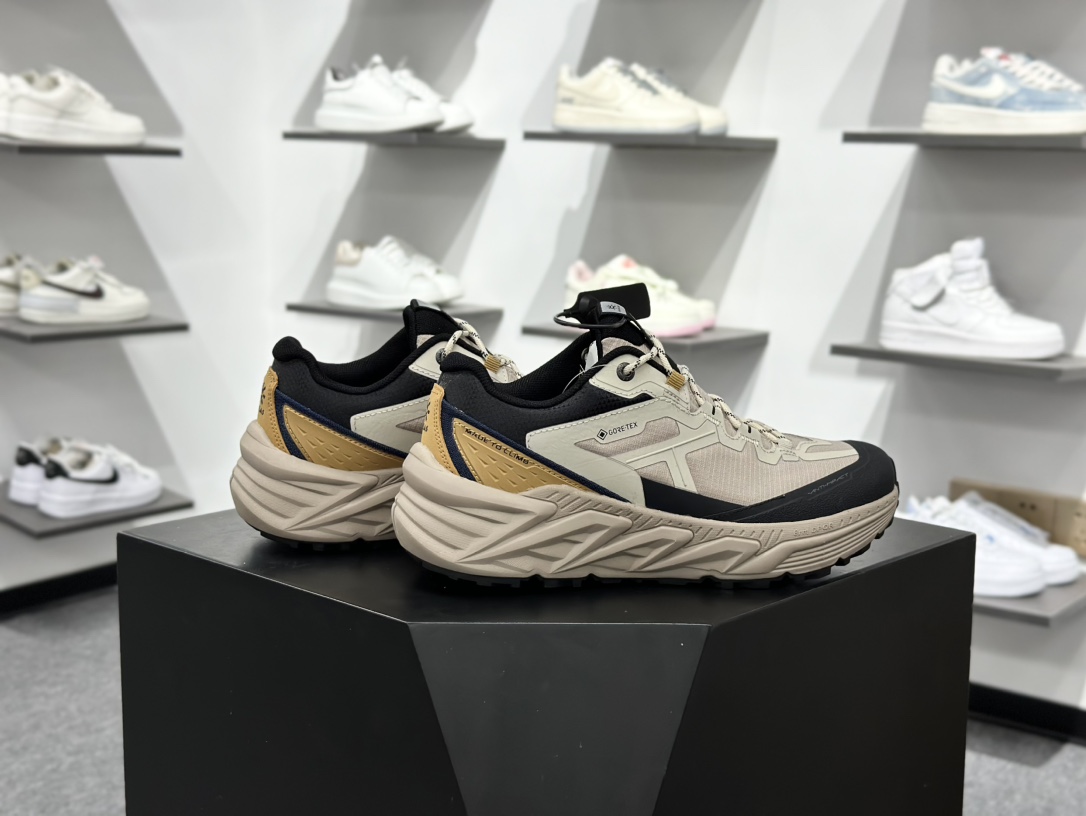 300 凯乐石KAILAS 运动户外防滑耐磨登山 徒步鞋 男款 墨黑 KS243