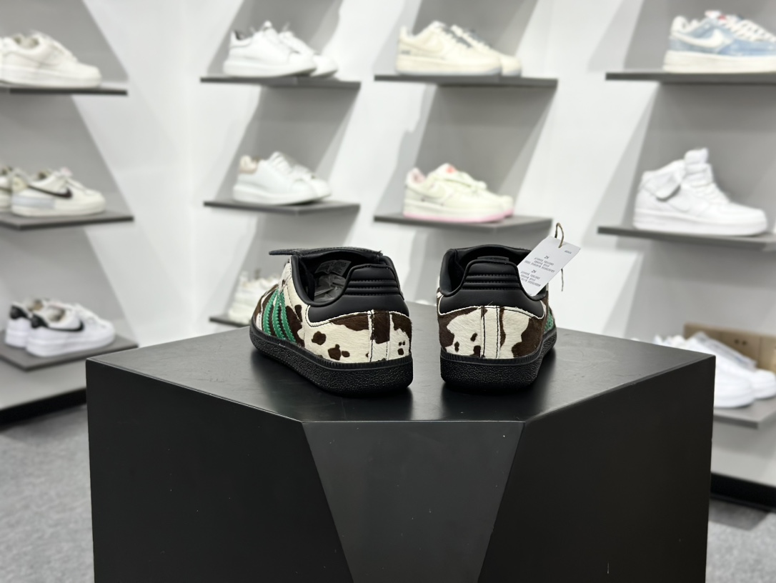 200 Adidas Samba 复古桑巴板鞋 JS3930