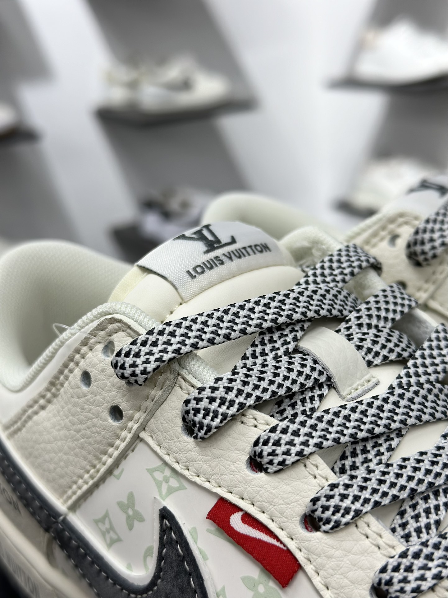 280 NK Dunk Low Retro ”DIY高端定制” LV米白藏蓝 低帮休闲运动板鞋 HT5088-610