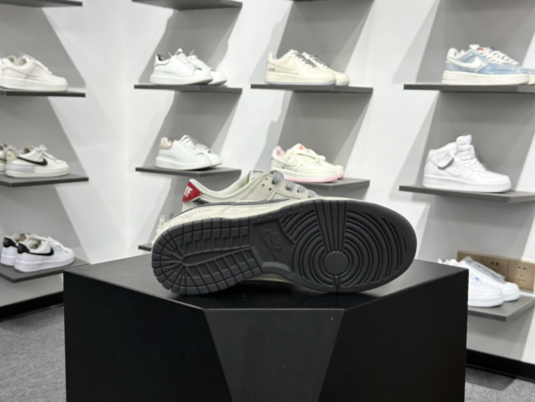 280 NK Dunk Low Retro ”DIY高端定制” LV米白藏蓝 低帮休闲运动板鞋 HT5088-610