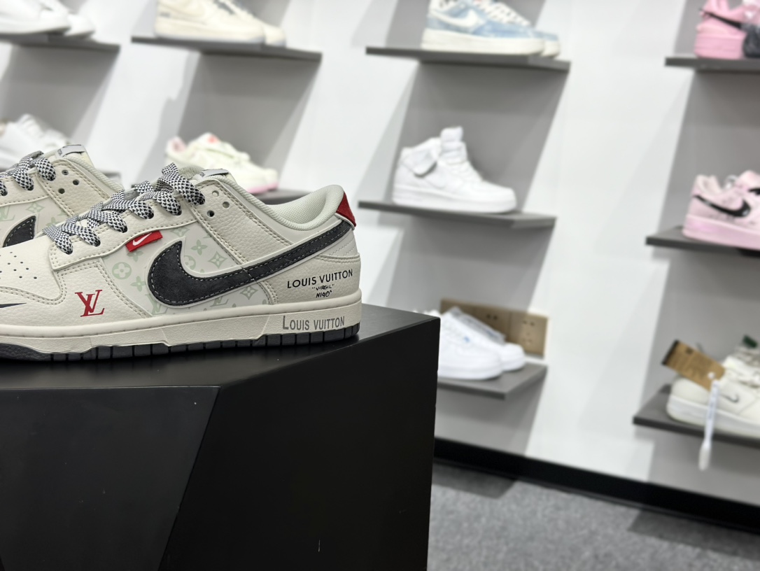 280 NK Dunk Low Retro ”DIY高端定制” LV米白藏蓝 低帮休闲运动板鞋 HT5088-610