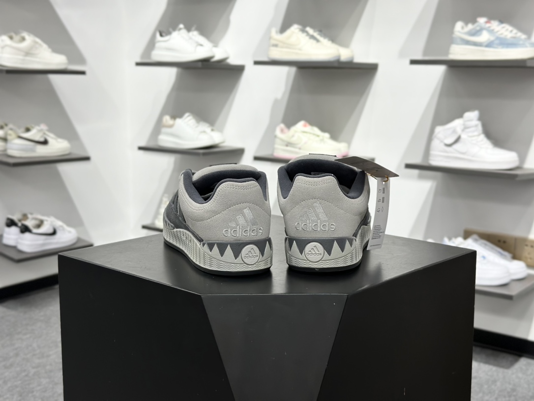 Adidas Adimatic Low 马蒂奇系列低帮 复古鲨鱼面包鞋运动休闲滑板板鞋 KI8885