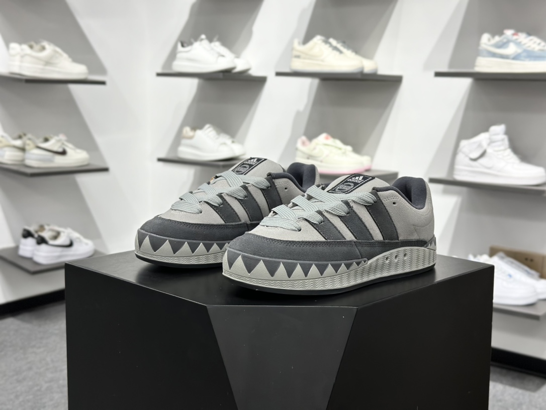 Adidas Adimatic Low 马蒂奇系列低帮 复古鲨鱼面包鞋运动休闲滑板板鞋 KI8885