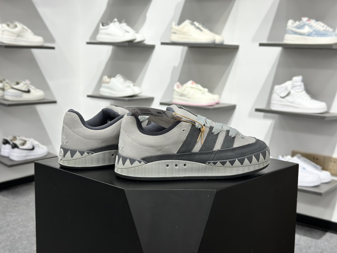 Adidas Adimatic Low 马蒂奇系列低帮 复古鲨鱼面包鞋运动休闲滑板板鞋 KI8885