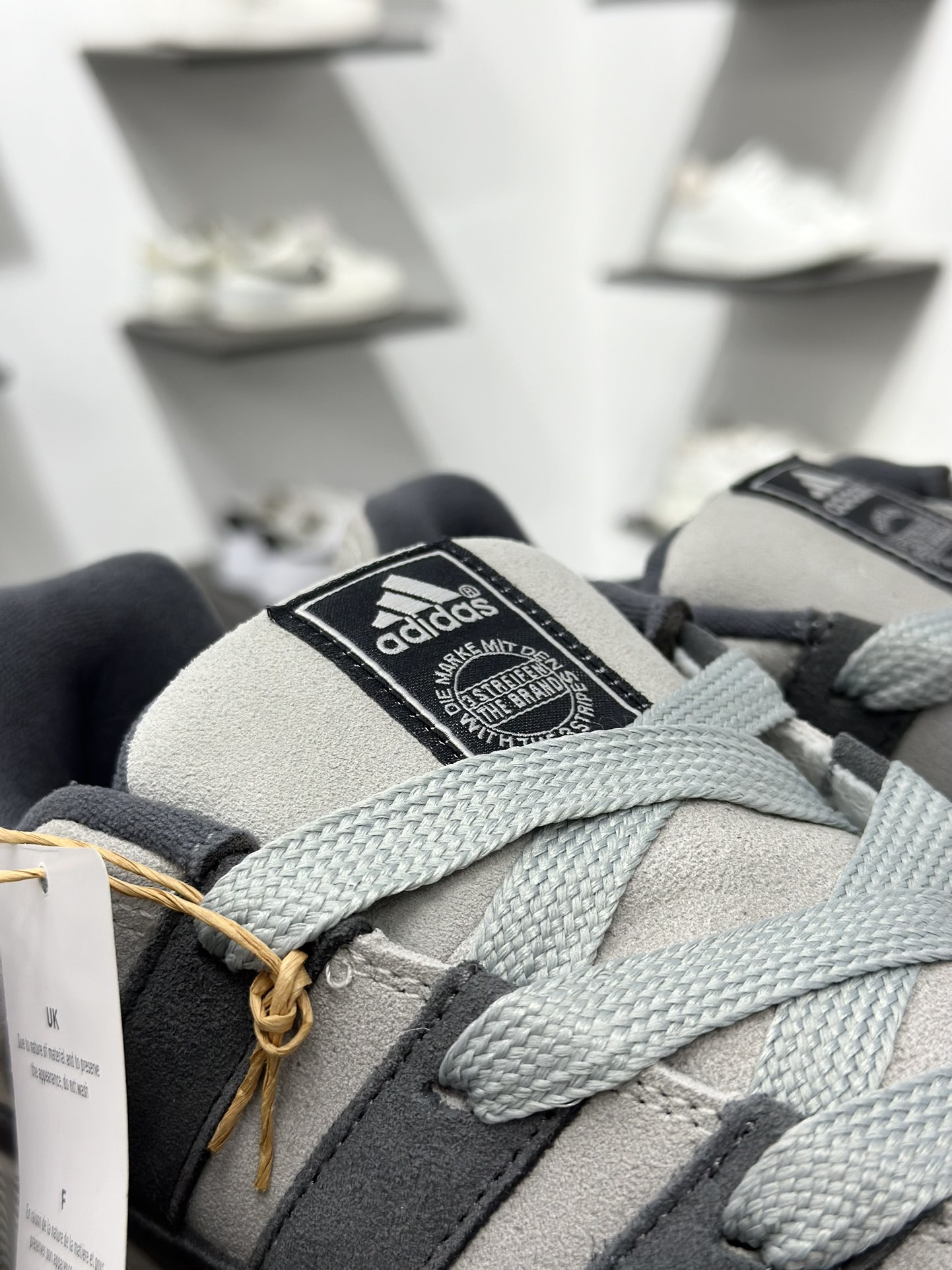 Adidas Adimatic Low 马蒂奇系列低帮 复古鲨鱼面包鞋运动休闲滑板板鞋 KI8885