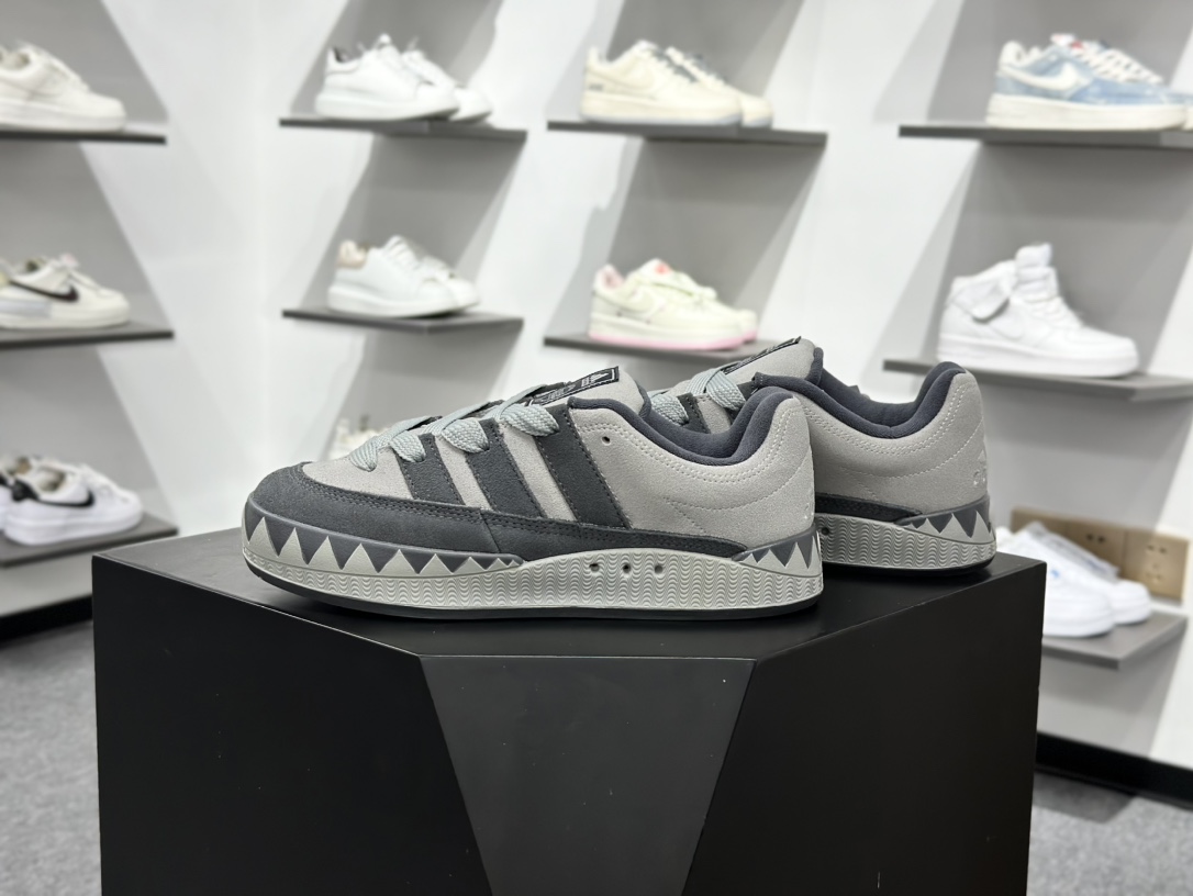 Adidas Adimatic Low 马蒂奇系列低帮 复古鲨鱼面包鞋运动休闲滑板板鞋 KI8885