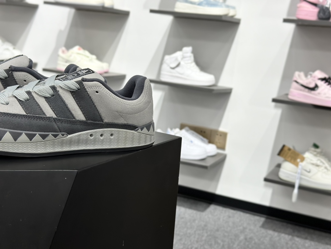 Adidas Adimatic Low 马蒂奇系列低帮 复古鲨鱼面包鞋运动休闲滑板板鞋 KI8885