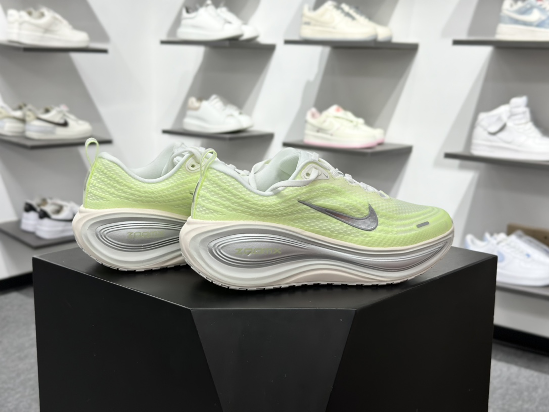 Nike Air Zoom Vomero Plus 运动跑鞋 HV8154-103