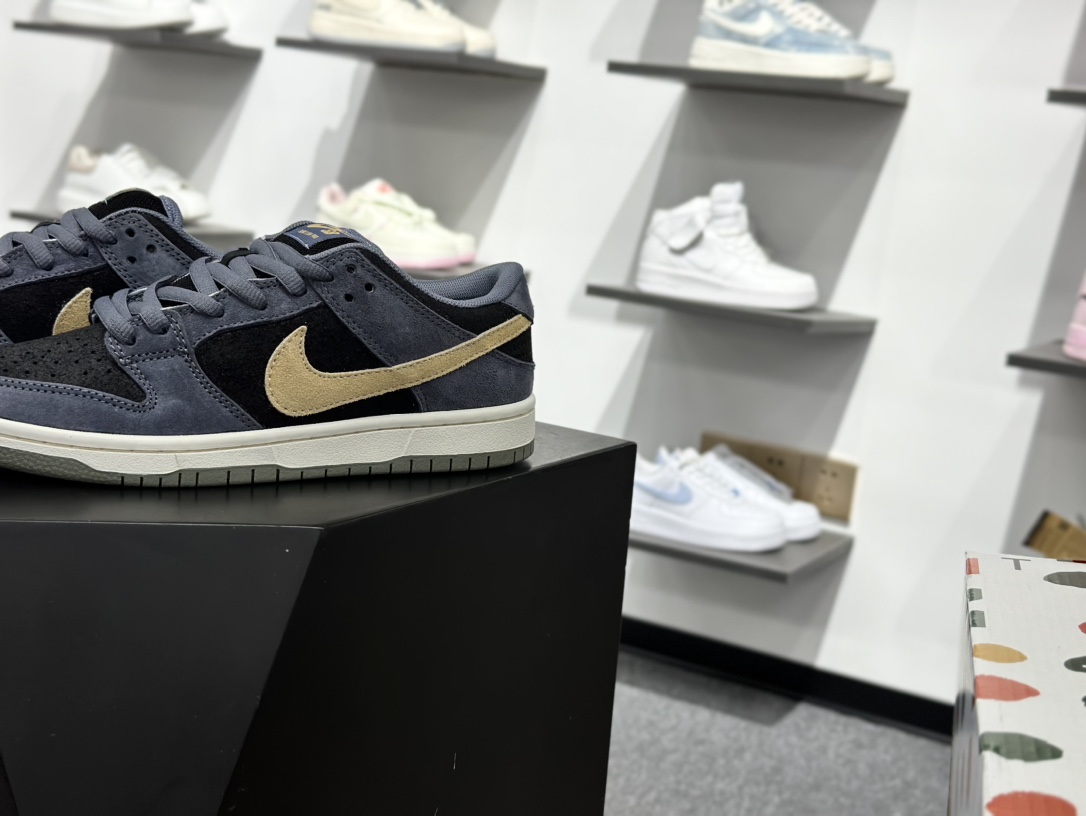 260 NIKE SB DUNK LOW PRO 联名款 耐克 低帮休闲运动板鞋 HF3063-002