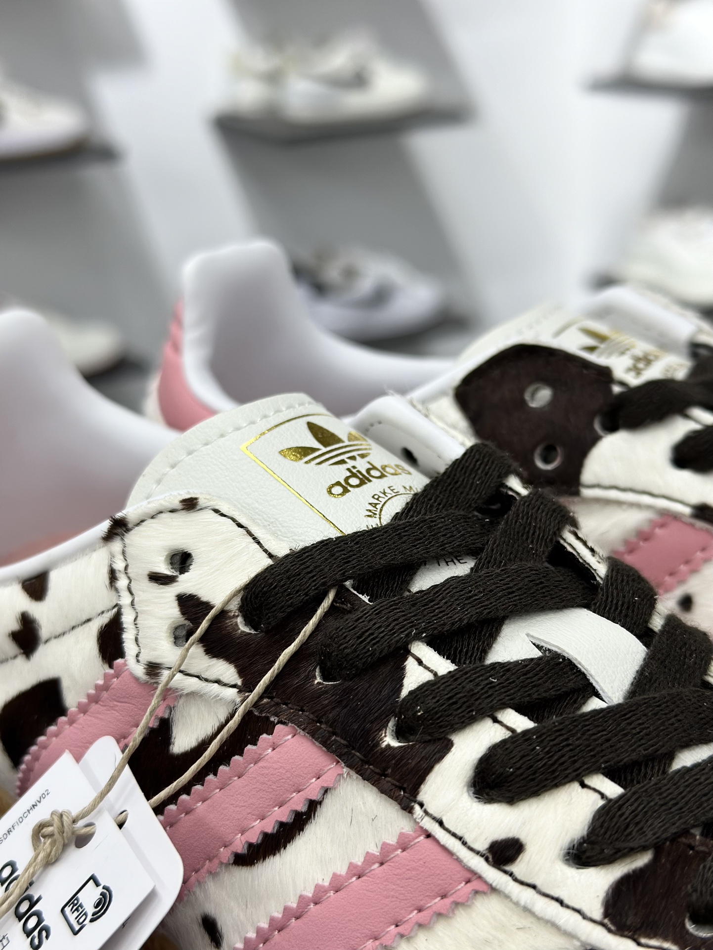 200 Adidas Samba 休闲板鞋 KK2239