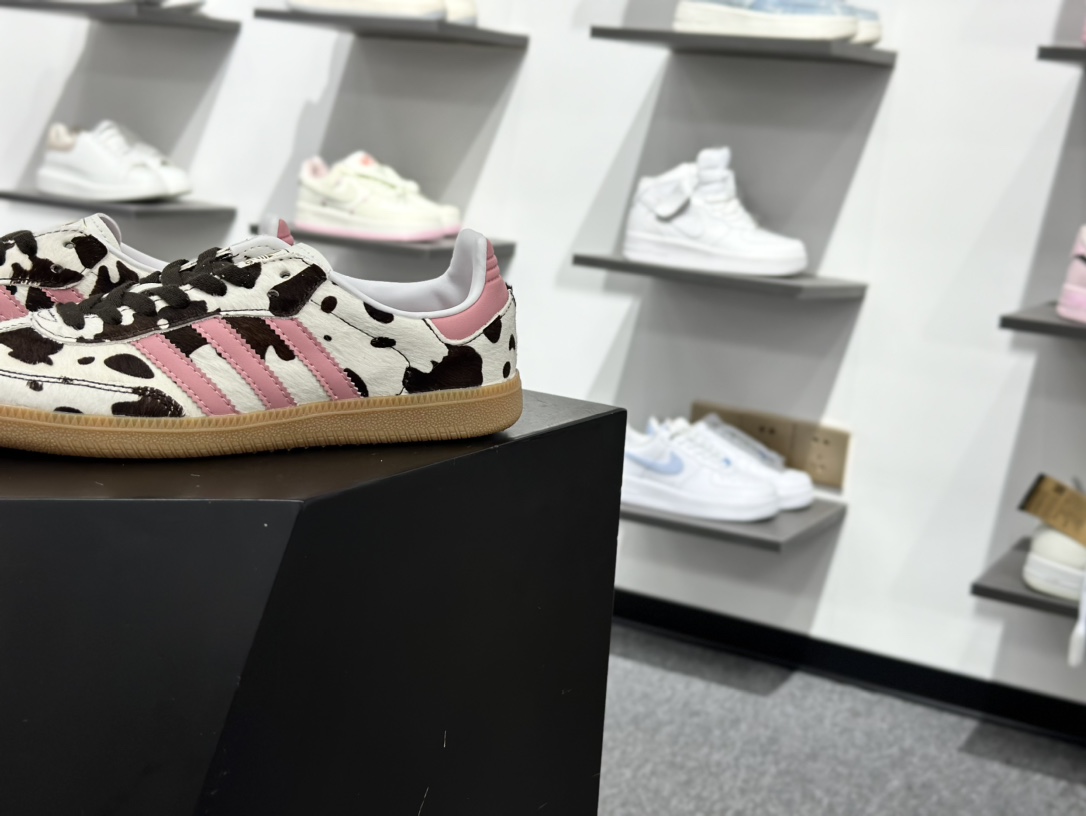 200 Adidas Samba 休闲板鞋 KK2239