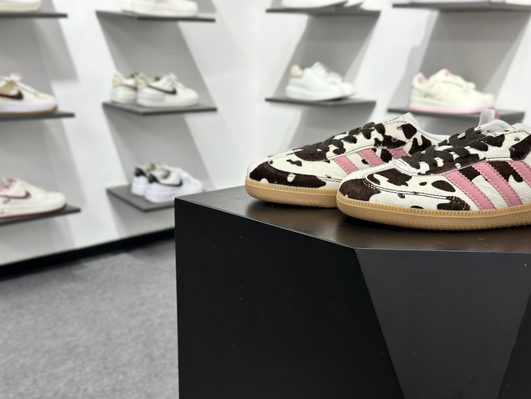 200 Adidas Samba 休闲板鞋 KK2239