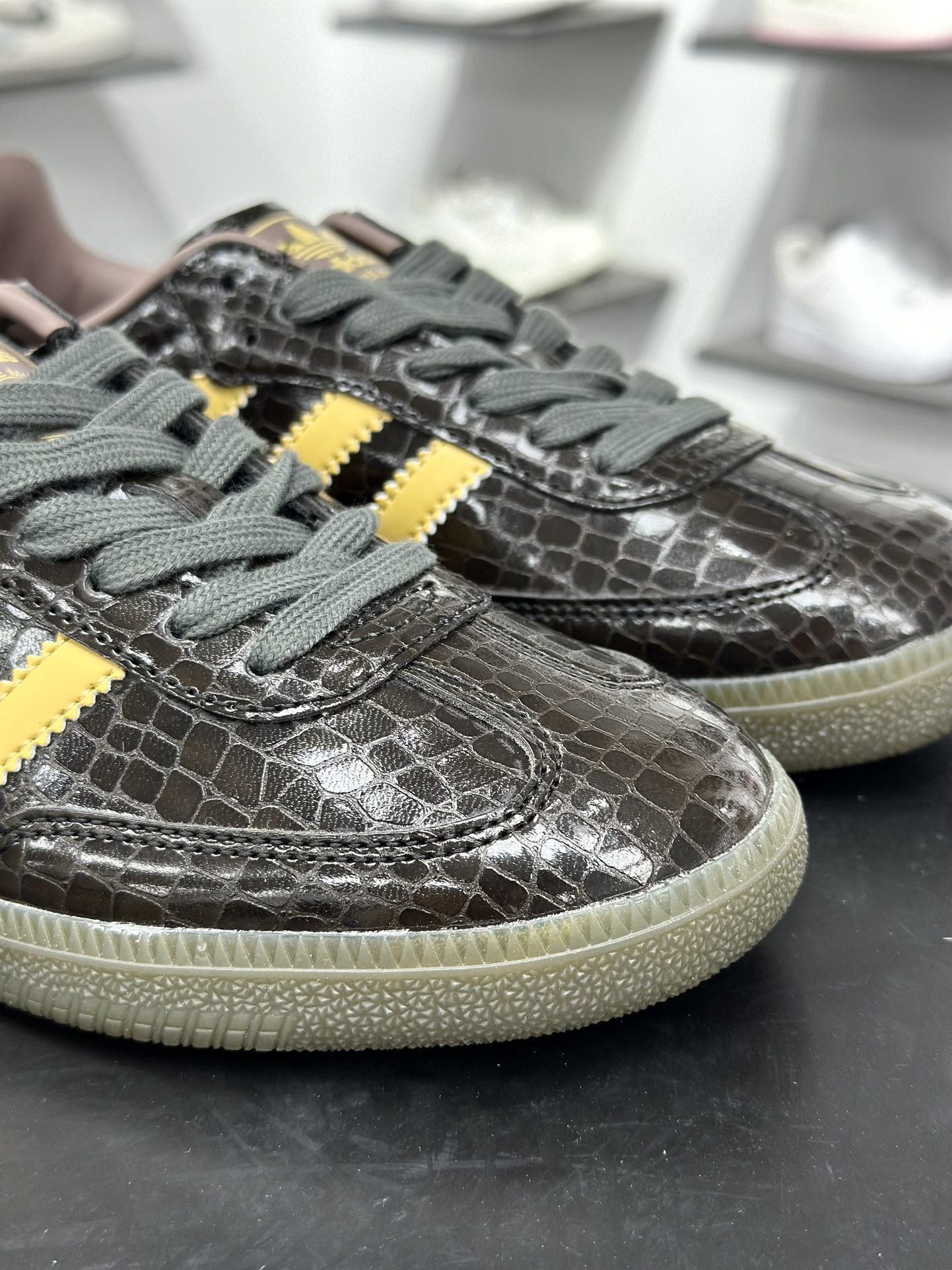 160 Adidas Originals Samba 桑巴舞系列 阿迪达斯 三叶草 绅士德训足球风百搭低帮休闲运动板鞋 KI6280