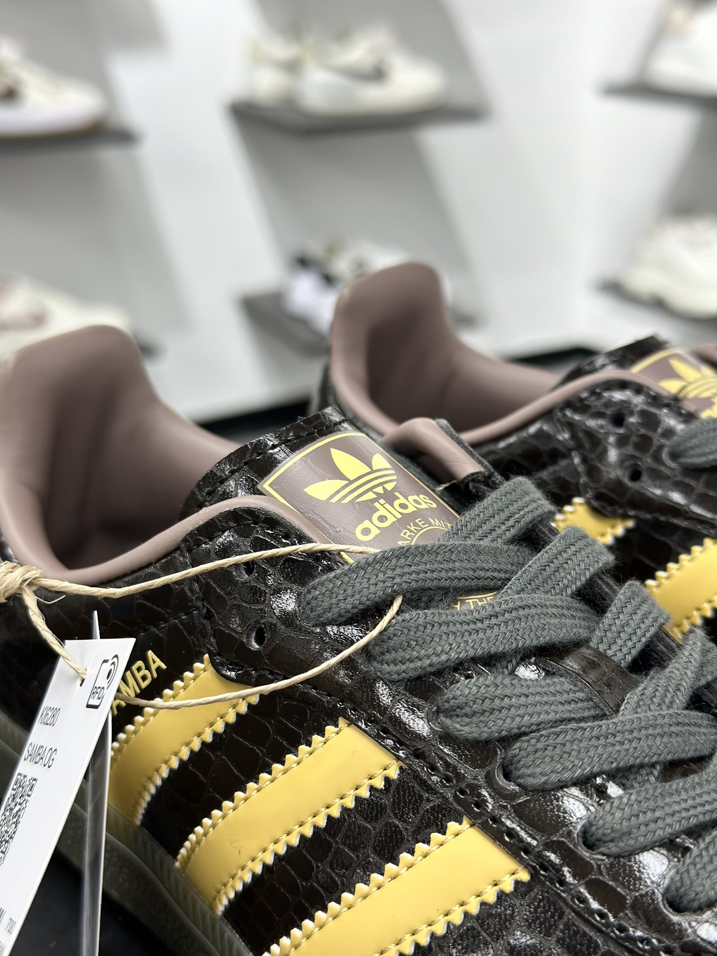 160 Adidas Originals Samba 桑巴舞系列 阿迪达斯 三叶草 绅士德训足球风百搭低帮休闲运动板鞋 KI6280