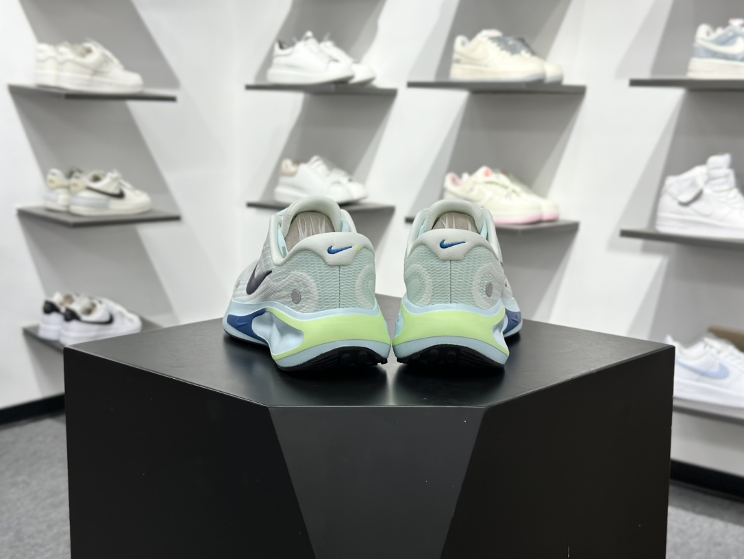 【双11福利】🉐️190
💚Nike Journey Run 跑步鞋 
有颜值真的不赖，精选1️⃣7️⃣色
使用了新型的缓震材料 脚感偏韧后跟有加厚的海绵填充鞋子前掌和后掌做了加宽设计 增加了跑步时的稳定性织物加网纱的鞋面极好的透气性，脚感没得说。新手，进阶跑者，体考体测都可以
不止颜值好看减震助推也是杠杠滴