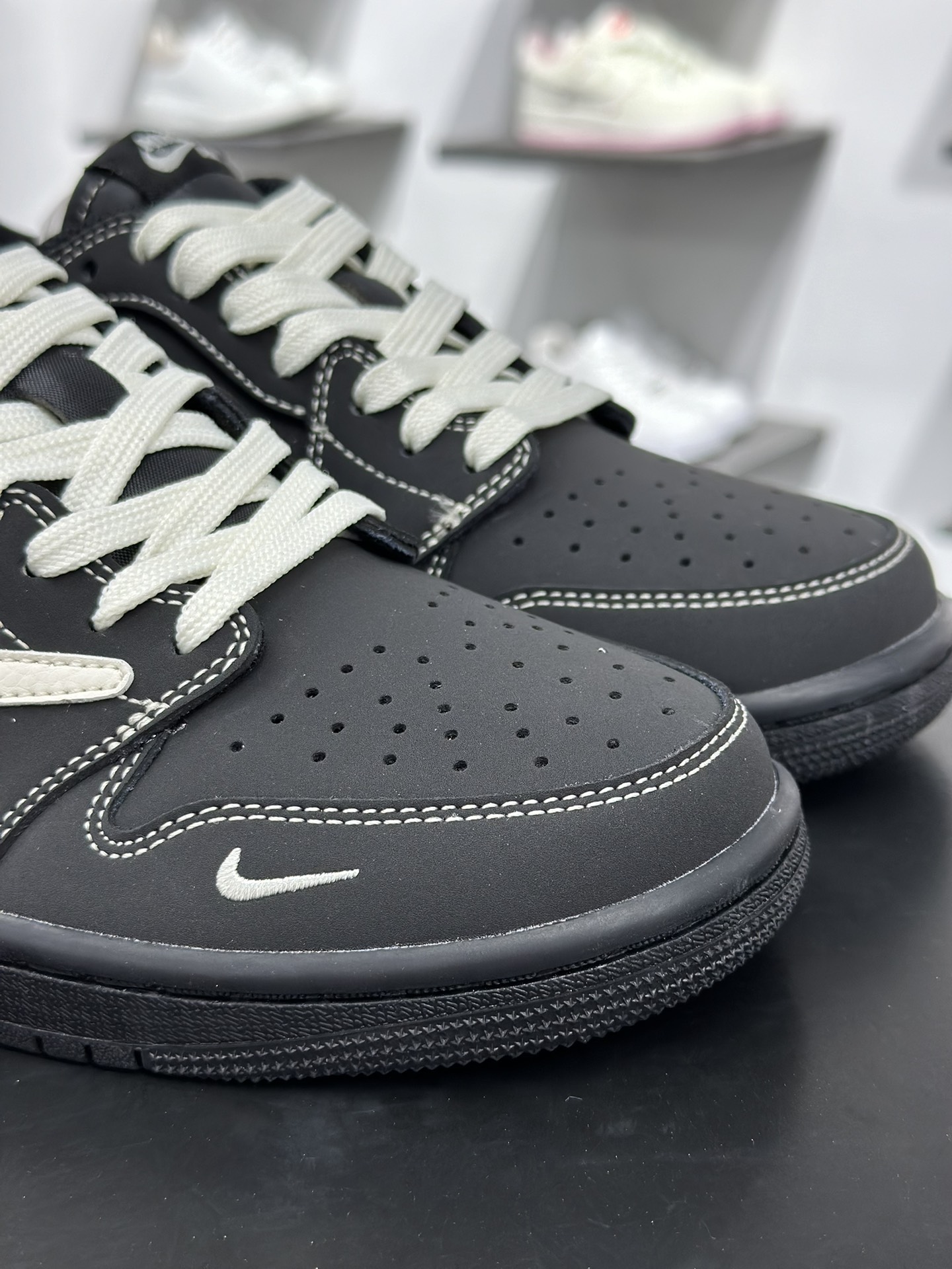 Travis Scott x Nike Air Jordan 1 Low x ACW Air Jordan 1 Low 反转黑白小勾倒钩纯原版本 AC1808-191