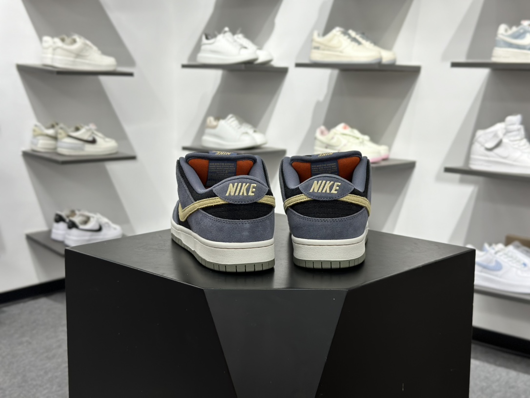 260 Nike Dunk SB “Smile” 绒面革 蓝绿 HF3063-002