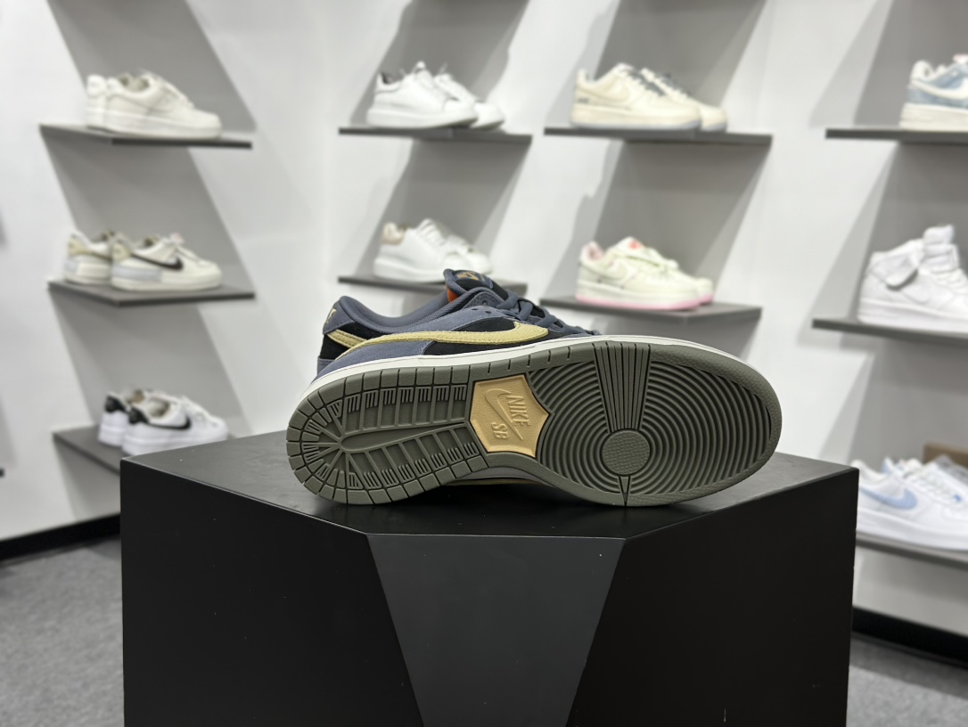 260 Nike Dunk SB “Smile” 绒面革 蓝绿 HF3063-002