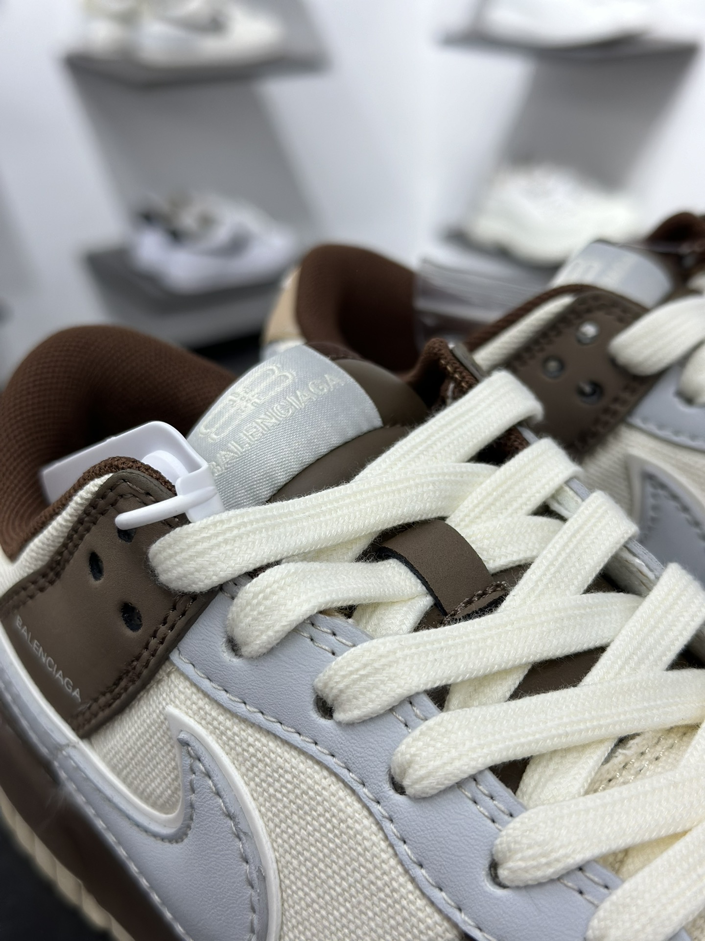 200 NIKE DUNK SB LOW 全新配色 巴黎世家联名 定制Dunk SB顾名思义 XD1588-201