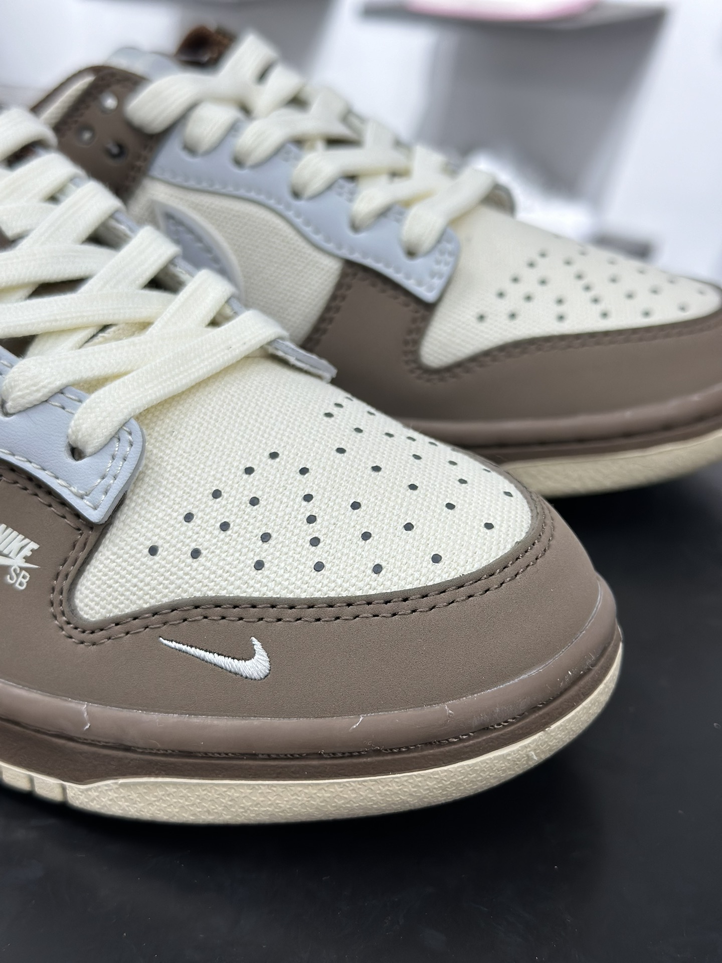 200 NIKE DUNK SB LOW 全新配色 巴黎世家联名 定制Dunk SB顾名思义 XD1588-201