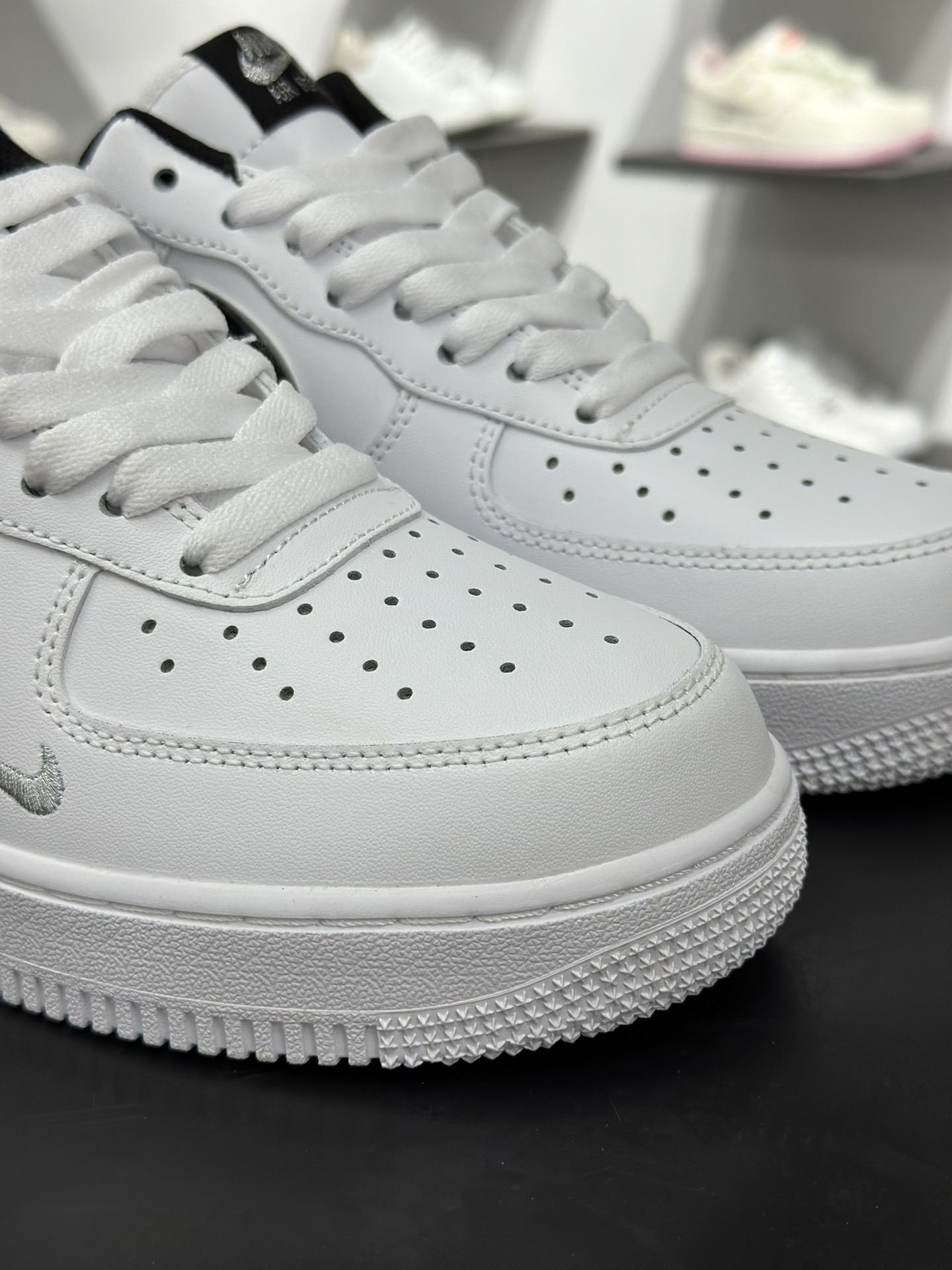 200 Air Force 1 '07 Low 白黑 HQ1911-100