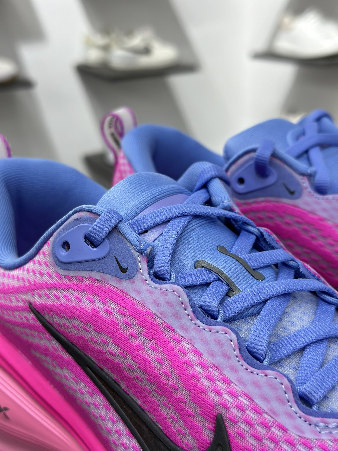 180 Nike Air Zoom Vomero Plus 耐克网面厚底气垫跑鞋 HV8154-400