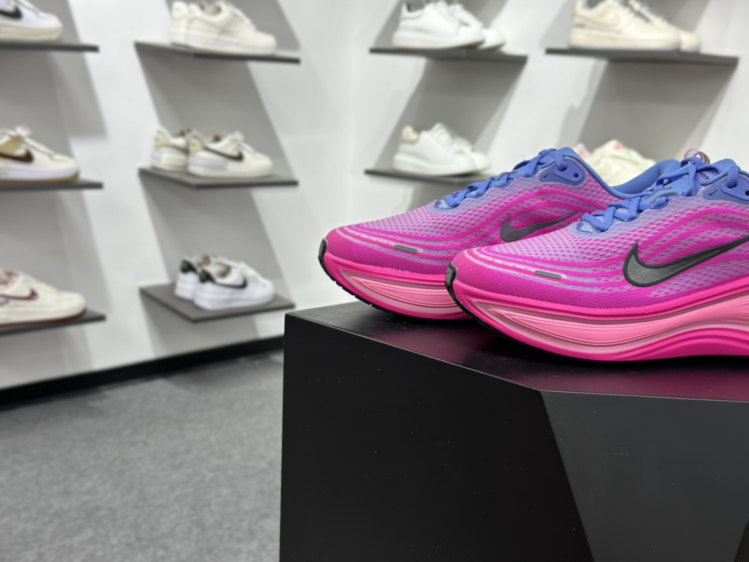 180 Nike Air Zoom Vomero Plus 耐克网面厚底气垫跑鞋 HV8154-400