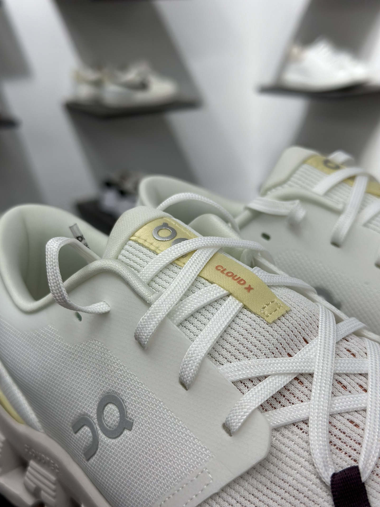 180 CloudvistaX4 全新综合体能训练运动鞋 Cloud X 舒适乐趣跑 3WE3007