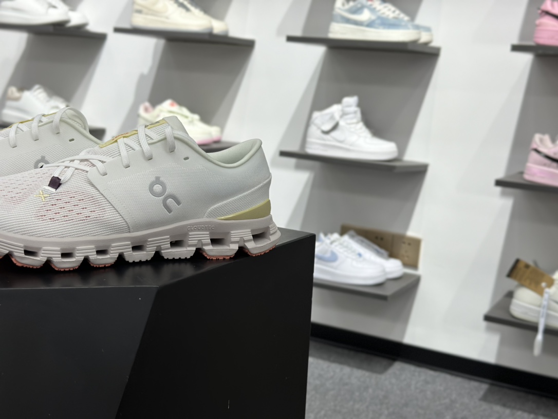 180 CloudvistaX4 全新综合体能训练运动鞋 Cloud X 舒适乐趣跑 3WE3007