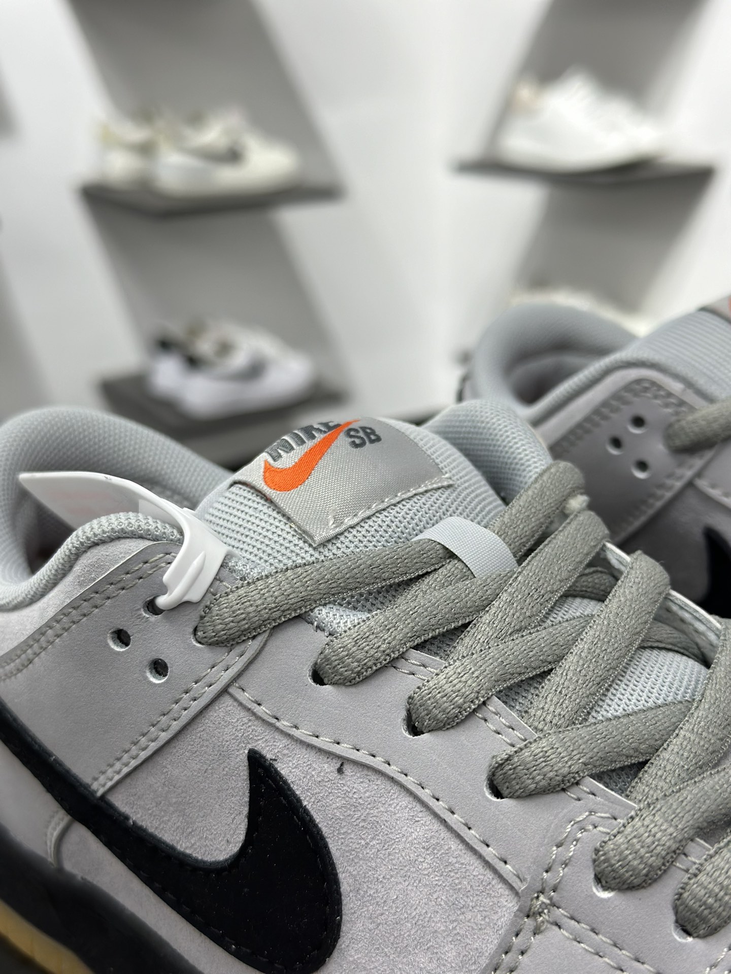 220 NIKE DUNK SB LOW 全新配色 SB顾名思义具有经典的Dunk血缘 FJ1674-002